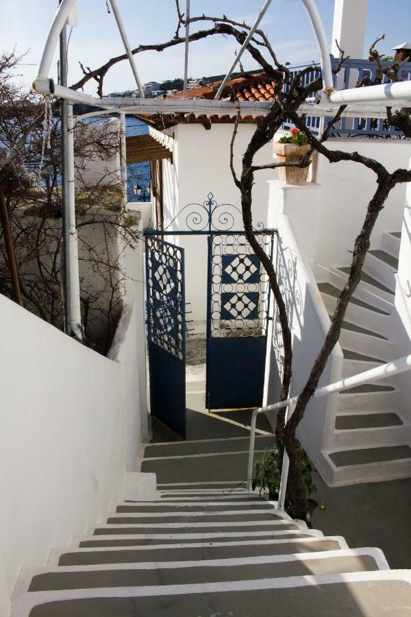 Apartmán Blue Island Batsíon Exteriér fotografie